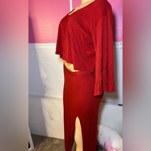 Elegant Red Women's Skirt Set - Picture 4 of 5